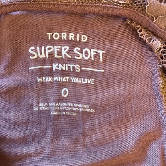 Torrid Lace Inset Bell Sleeve Top Size 0 - Picture 5 of 7